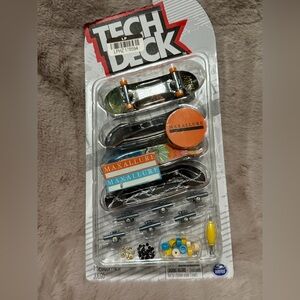 Maxallure Tech Deck Mini Fingerboard Set - Black & Orange